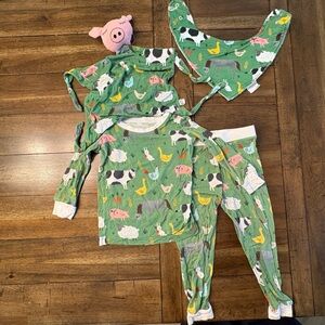 Little Sleepies Green Farm Animals 2-Piece + Bib + Pig Lovey